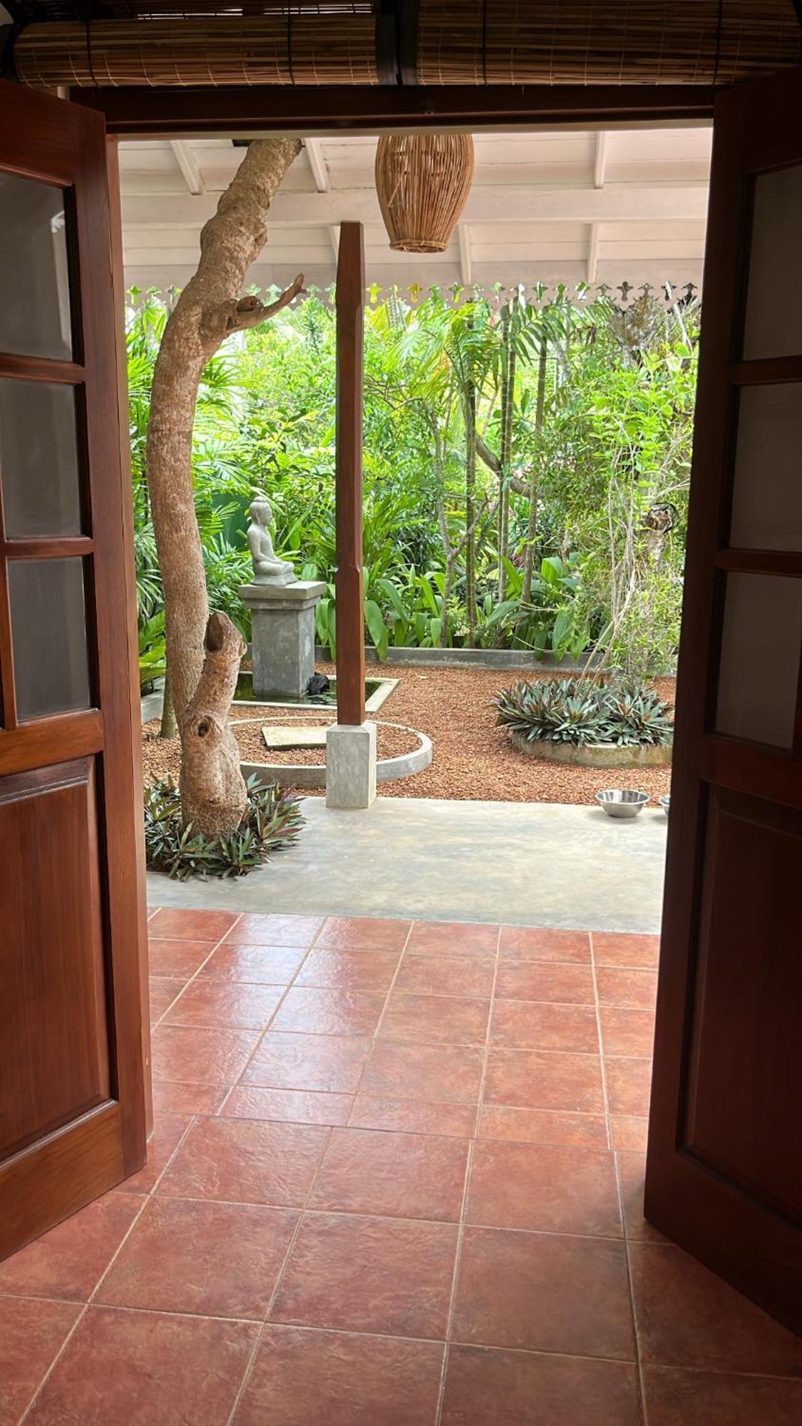 Beach Club Apartments Induruwa Extérieur photo