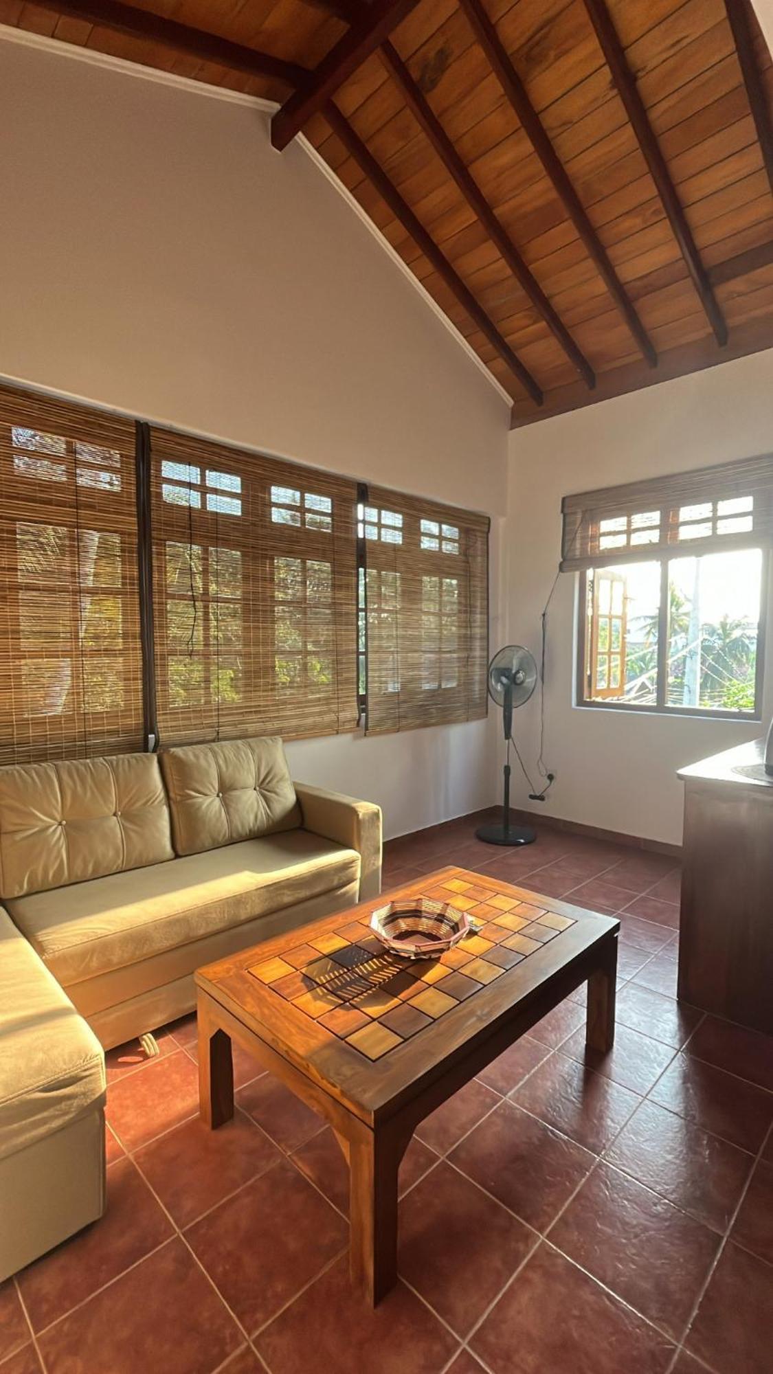 Beach Club Apartments Induruwa Extérieur photo