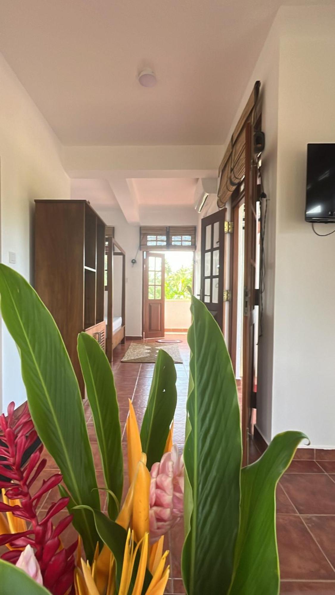 Beach Club Apartments Induruwa Extérieur photo