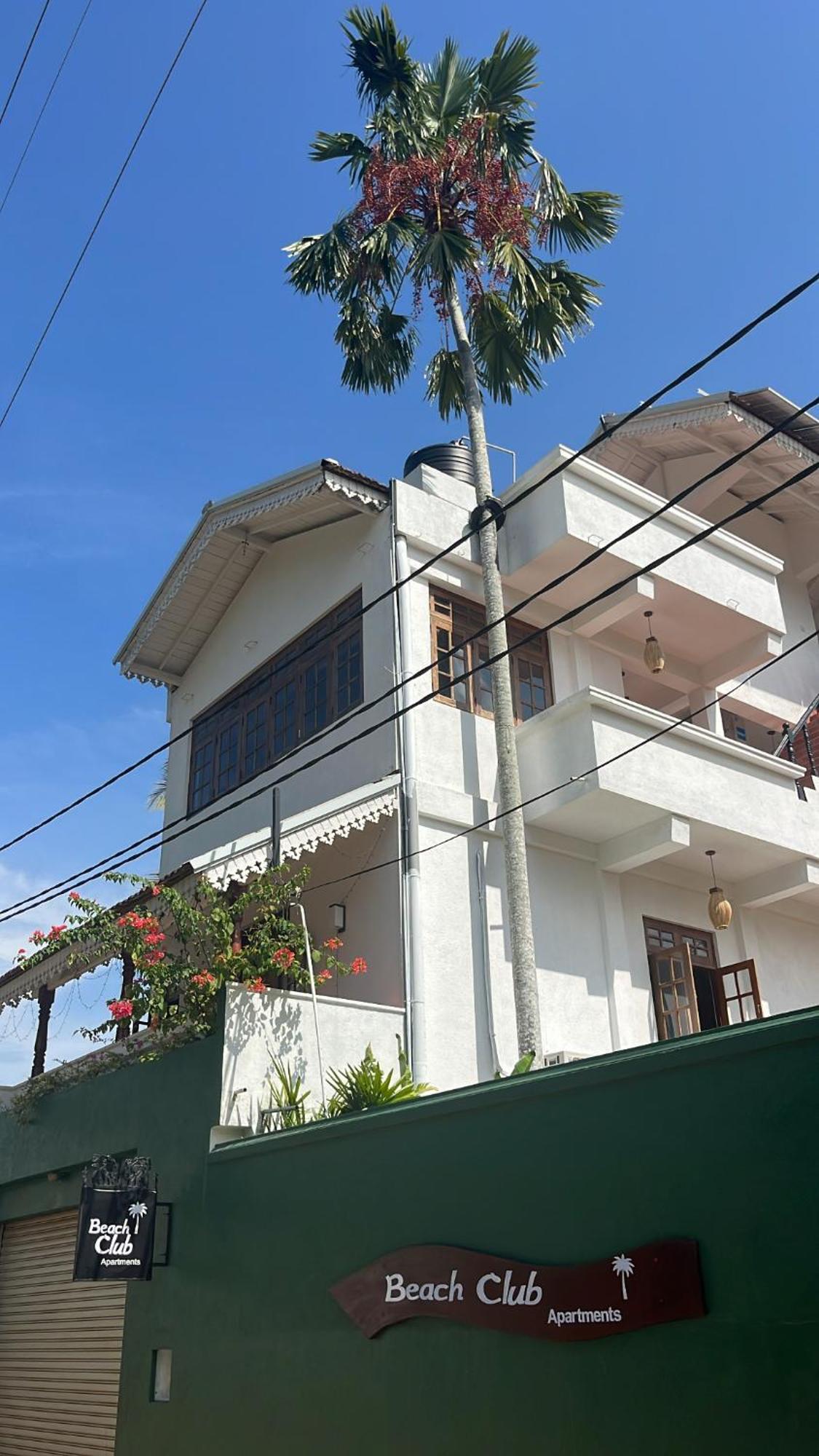 Beach Club Apartments Induruwa Extérieur photo