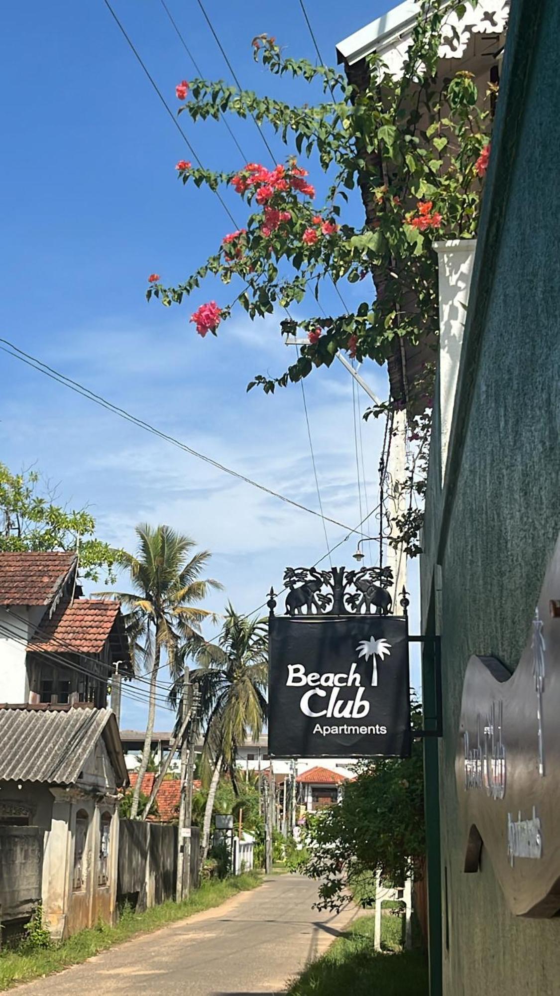 Beach Club Apartments Induruwa Extérieur photo