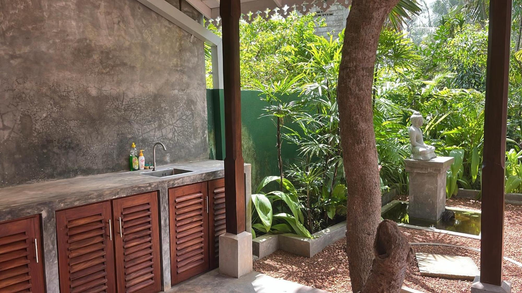Beach Club Apartments Induruwa Extérieur photo