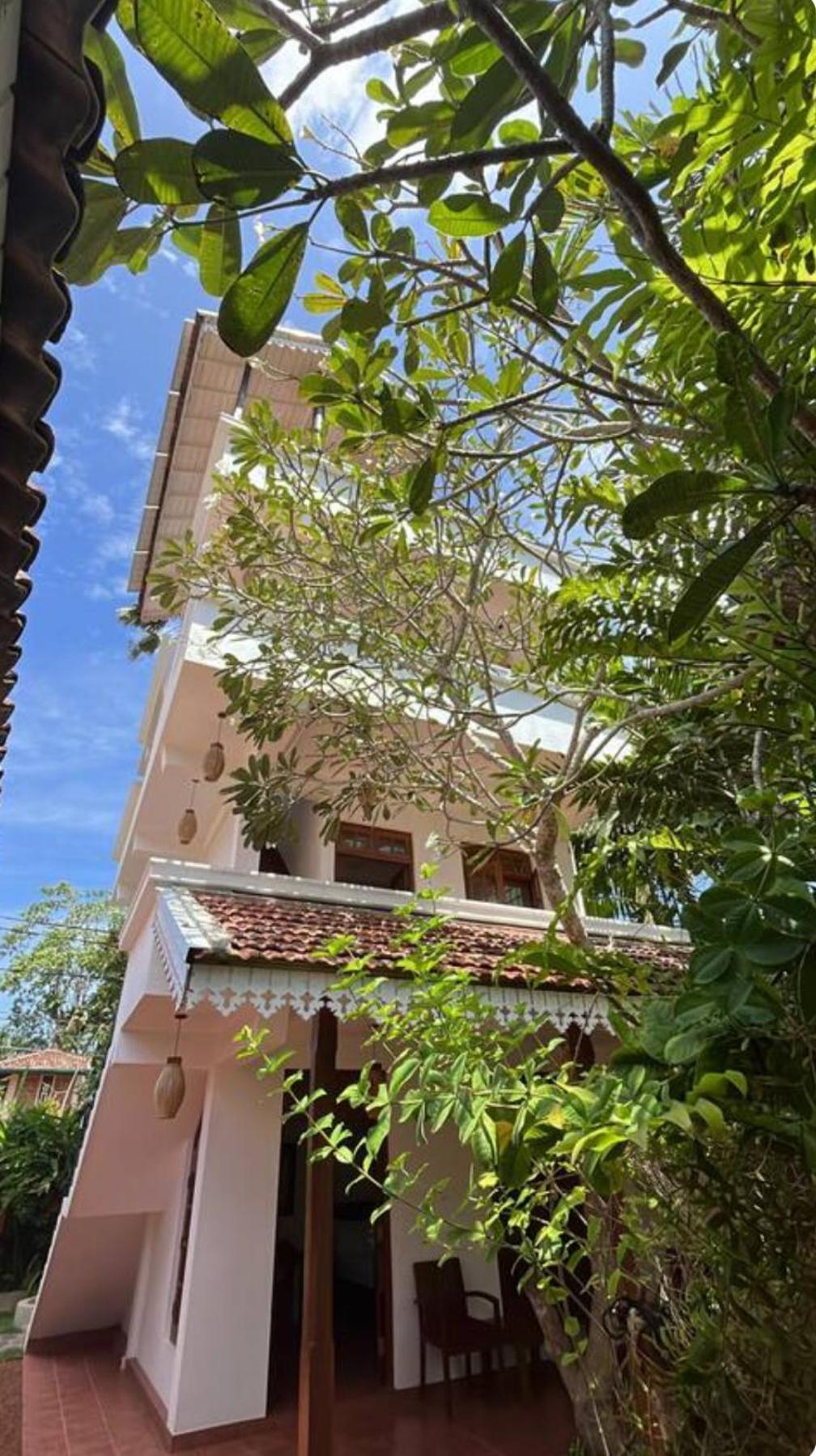 Beach Club Apartments Induruwa Extérieur photo