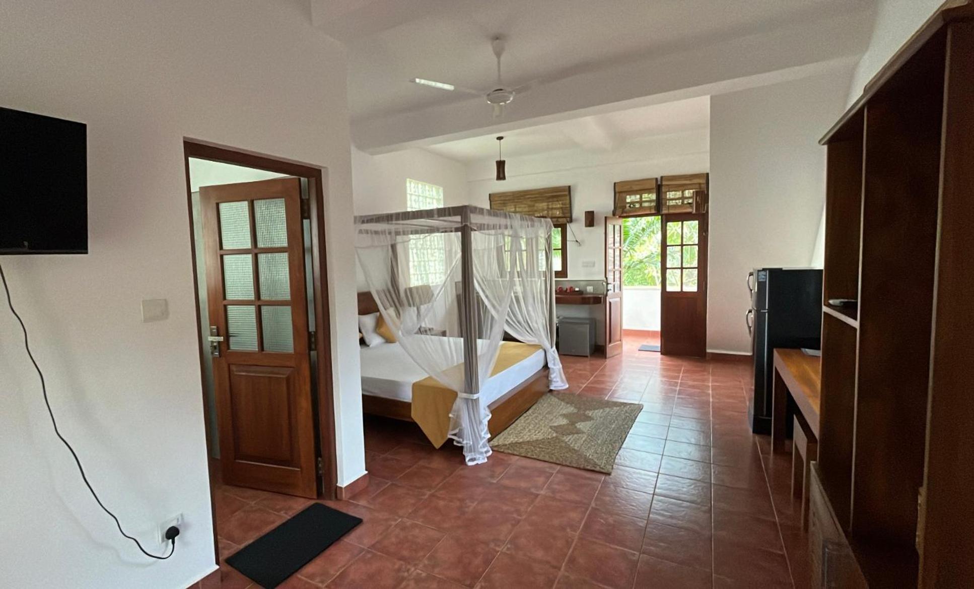 Beach Club Apartments Induruwa Extérieur photo