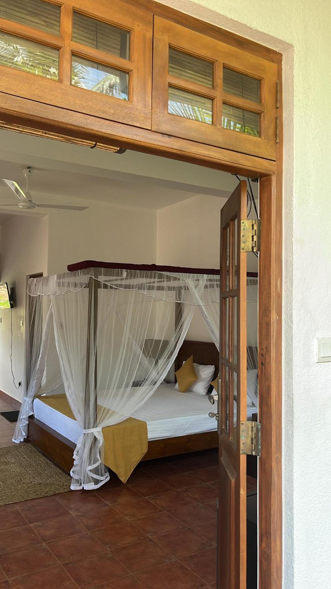 Beach Club Apartments Induruwa Extérieur photo