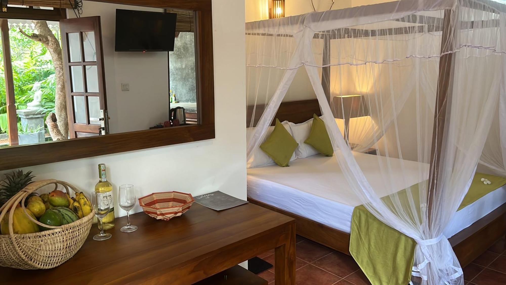 Beach Club Apartments Induruwa Extérieur photo