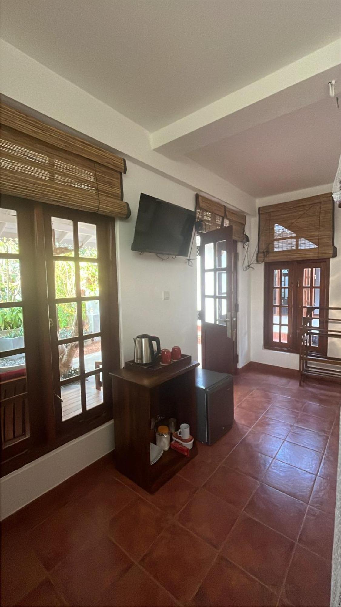 Beach Club Apartments Induruwa Extérieur photo